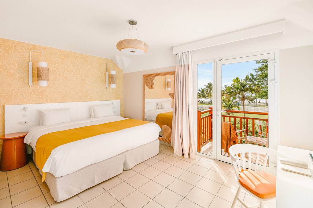 Open Les Boucaniers Photos slideshow gallery at 5