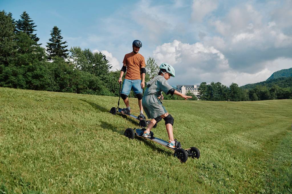 Open 키로로 그랜드 photos slideshow gallery at 3